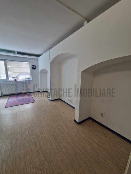 Spatii de tip birou, de mici dimensiuni, igenizate, Dristor