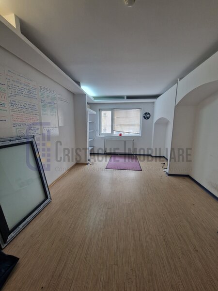 Spatii de tip birou, de mici dimensiuni, igenizate, Dristor